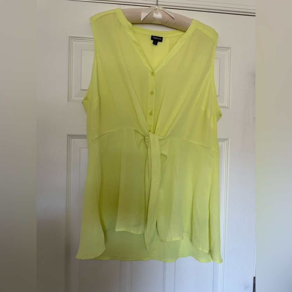 Torrid Lime Sleeveless Tie-Front Blouse Waist Cinching Size 1
